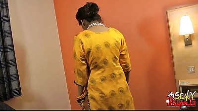 भारतीय पॉर्न स्टार सेक्सी बेब रूपाली