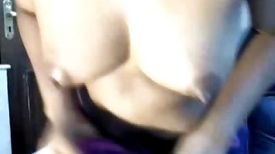 desi india gadis pelucutan dalam sari pada webcam menunjukkan tetek