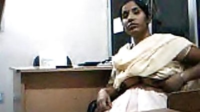 印度 妻子 做 一个 cam 显示 暴露 她的 ,大奶子,大奶子 与 丈夫
