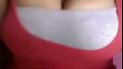 Fat Indian Chick Flashing Her Nice Tits