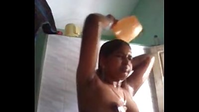 อินเดียน ผู้หญิง เอา ตัวเอง วิดีโอ ตอนที่ อาบน้ำ