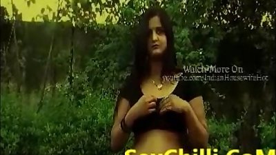Indische HAUS Frau seducting Haltung