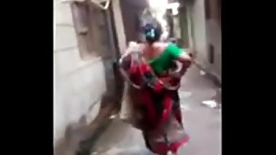 भारतीय कमबख्त की तरह कुत्तों पर सड़क