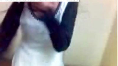 Indian teen shows tits