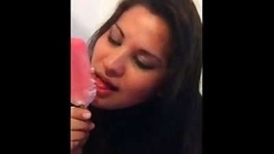 desi whore licking lolli