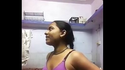 Тамильский Девушка принимая собственн видео для Ее БФ