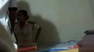 युवा भारतीय महिला सुरक्षा अधिकारी गड़बड़ द्वारा उसके प्रेमी - भारतीय सेक्स