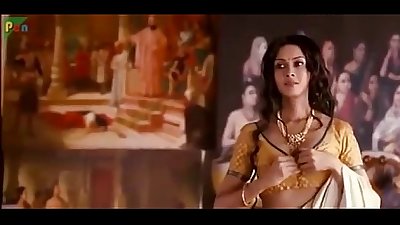 Bollywood actress Nandana Sen nude scene in Rangrasiya movie