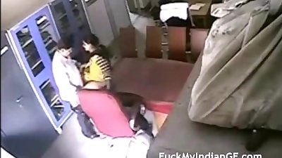 indiase School docent geneukt door haar collega gefilmd door verborgen cam mms