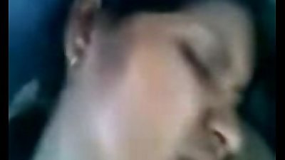 Delhi Chłopiec pieprzy jego dziewczyna sapna W Samochód