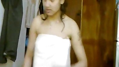 indiana sexy Menina Dança para Filme canção no toalha