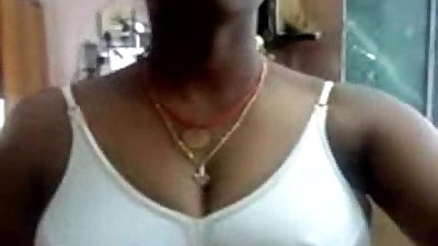 Sexy indiano kerala babe Bigtits su Live Camme masturbazione