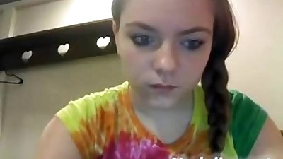 zeer Schattig amateur strips En speelt met haar strak KUT Op Webcam