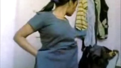 Priyanka pokazując Jej Nagie ciało I dystrybucja Jej Cipki