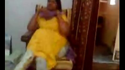 indian punjabi aunty showing boobs to young lover