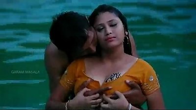 Hot mamatha Romantik mit Junge Freund in schwimmen pool - bhaujacom