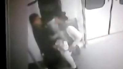 delhi 지하철 cctv 영상 유출 - 커플 MP