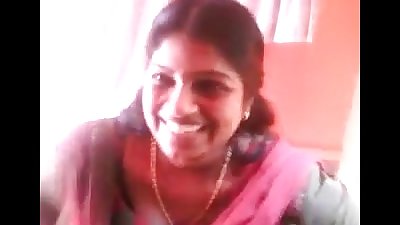 भारतीय केरल चाची दिखा रहा है स्तन