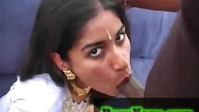 بھارتی footjob اس کے چہرے آخر اور چہرے پر بی بی سی